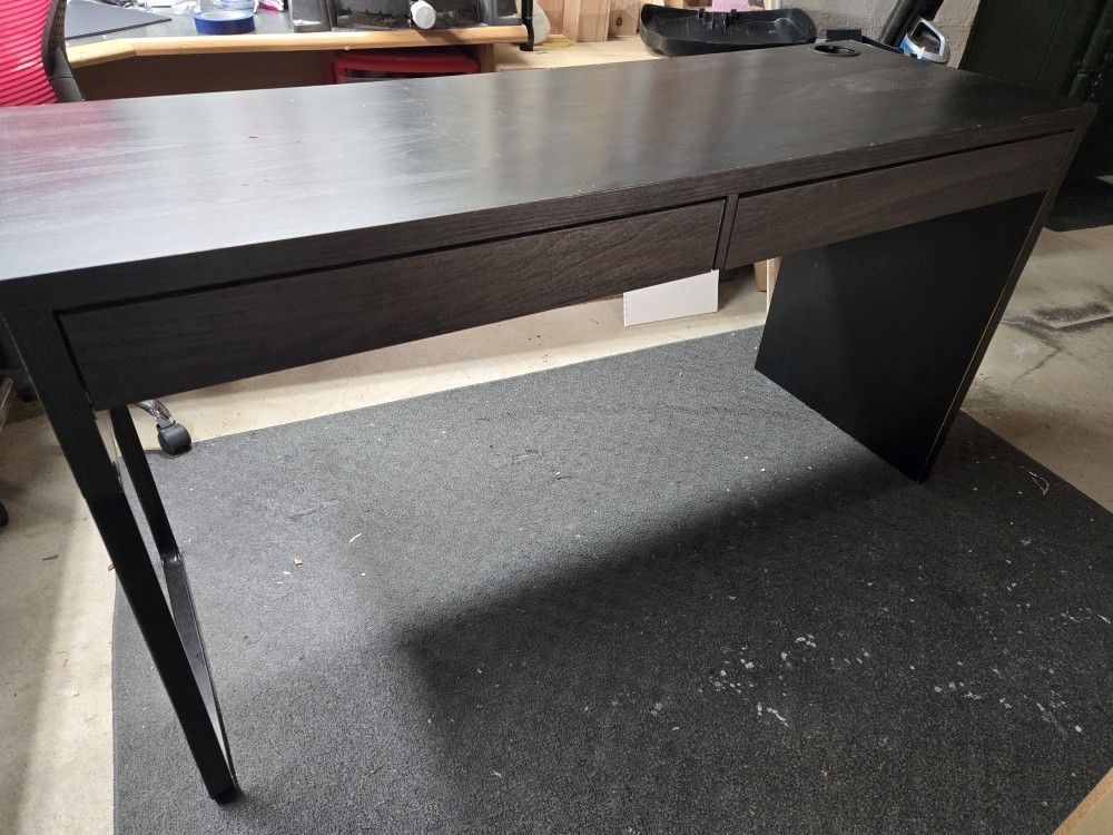 Large IKEA desk - MICKE