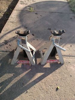 Jack stands