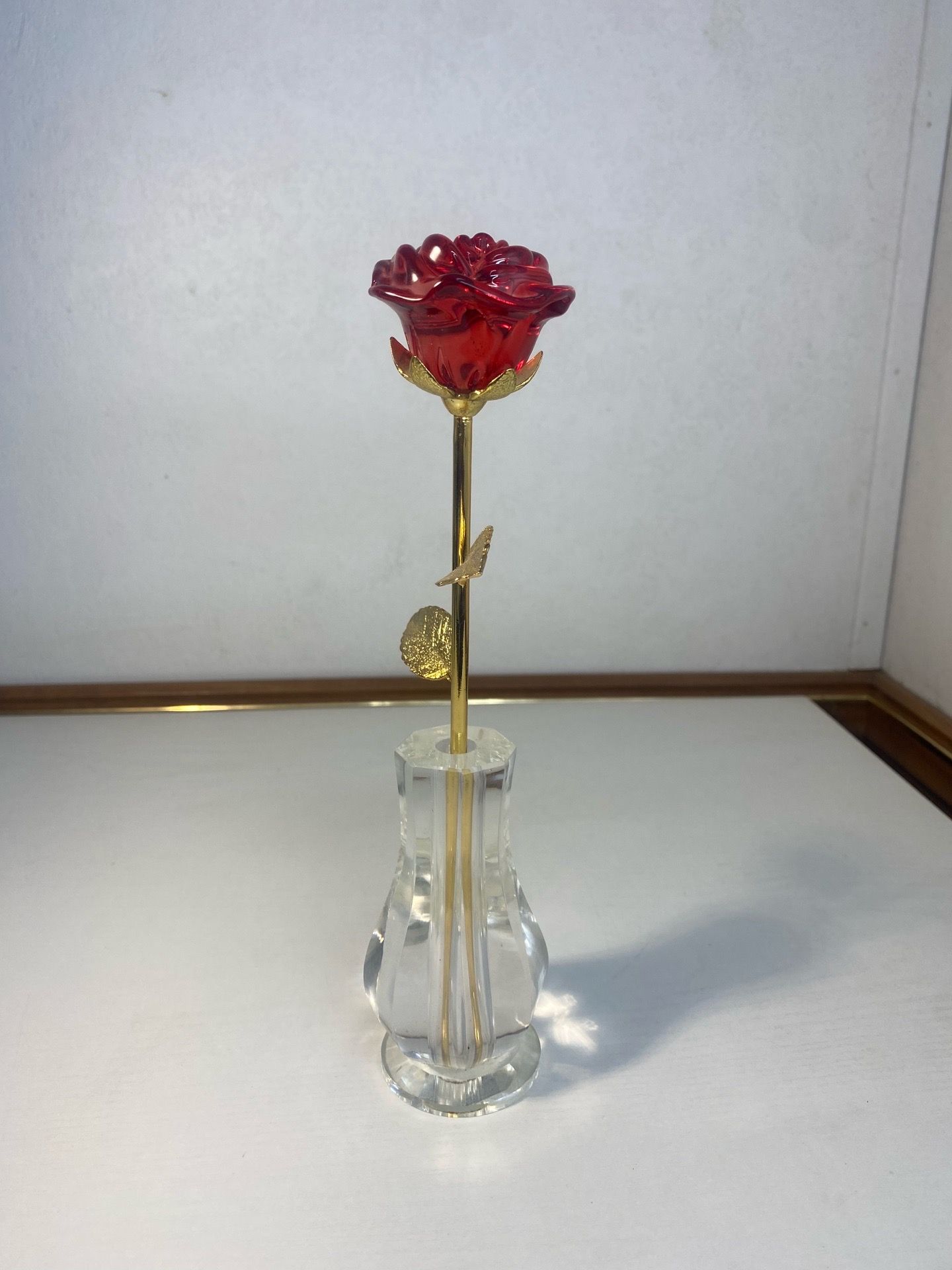CRYSTAL RED BUD ROSE WITH CRYSTAL VASE