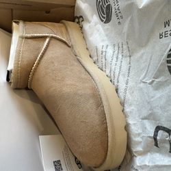 NIB Ultra Mini UGG Boots Size 6