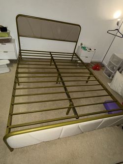 quuen bed Frame