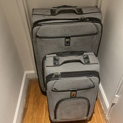 London Fog Black/White Houndstooth 2pc Luggage Set