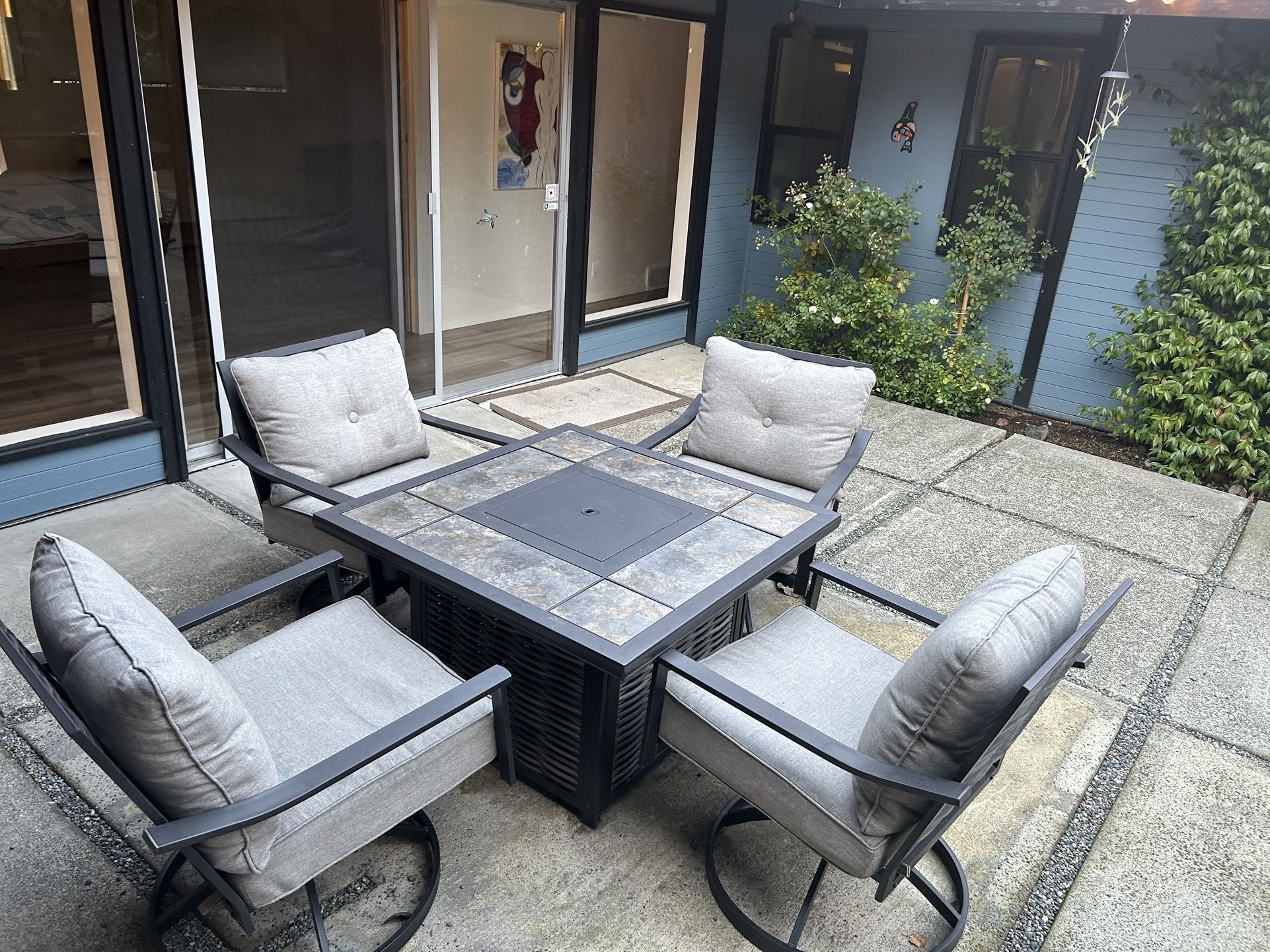 OUTDOOR PATIO FURNITURE WITH FIRE PIT 