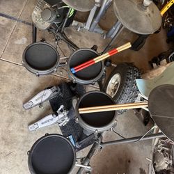 Alesis Drum Set , Drums