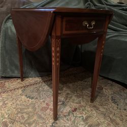 Quality Drop leaf End Table With Inlays $200 OBO American Masterpiece Collection By Hickory