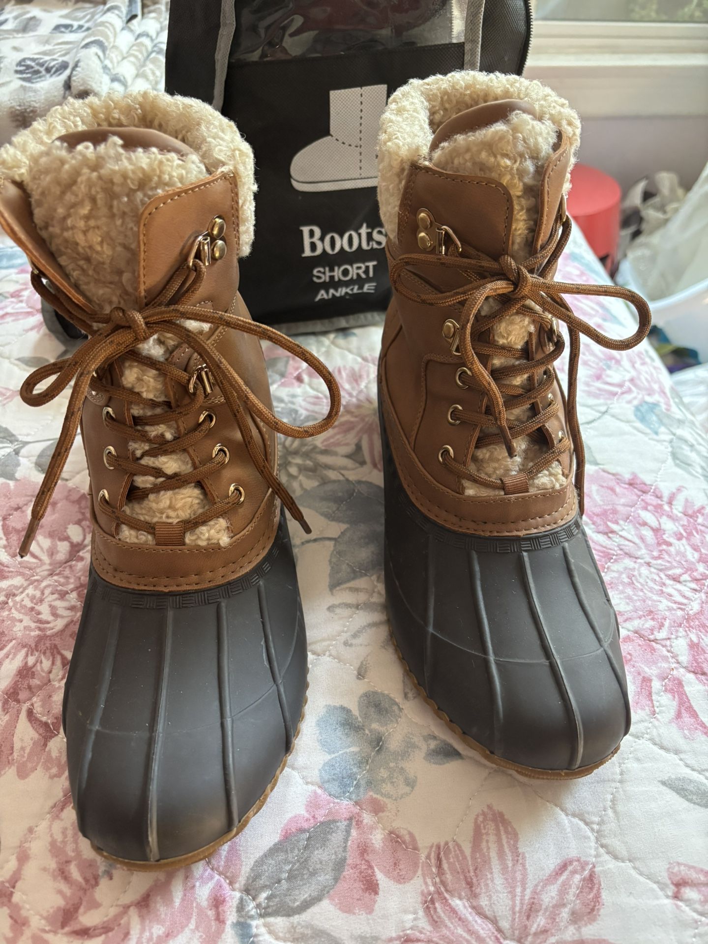 Tommy Hilfiger Rain Boots Size 9 Women’s