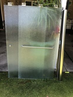 Bathtub doors
