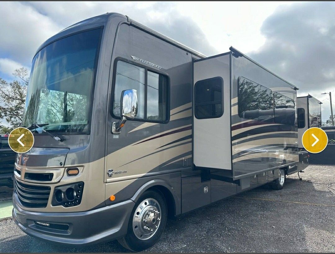 2017 FLEETWOOD Bounder