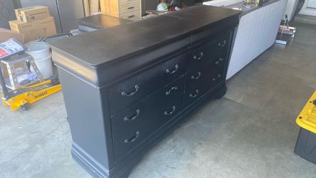 Black Wood Dresser with 8 Drawers!