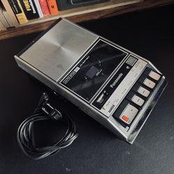 VINTAGE PANASONIC CASETTE PLAYER/RECORDER