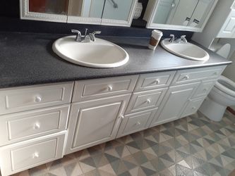 2 HANDS WASH 2 MIRRORS