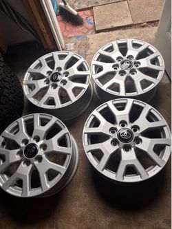 2026 Tacoma oem wheels , cash only 17x7 6x139.7
