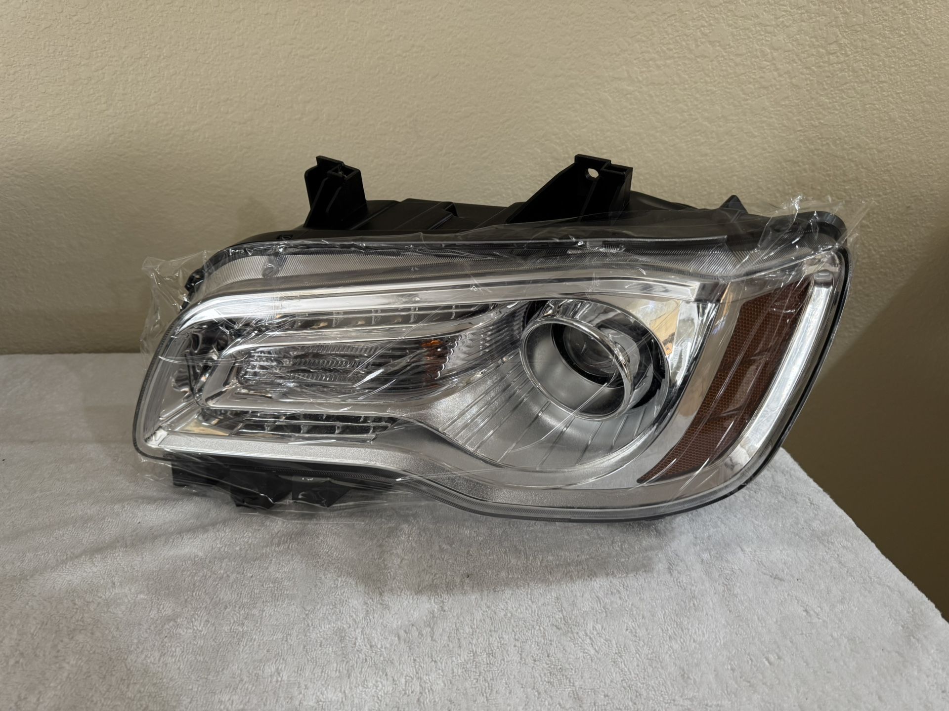 2011-2023 chrysler 300 headlight 
