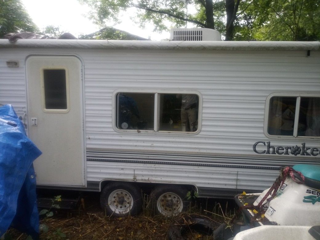 Nice working camper by cheroke