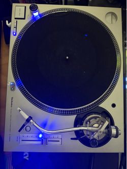 Very clean tuned up technics sl 1200 m3d