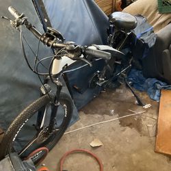 Folding Electric Bike In Excellent Condition 