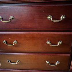 Solid wood 6 drawer dresser with mirror Bob’s Discount Furniture cherry red in excellent condition