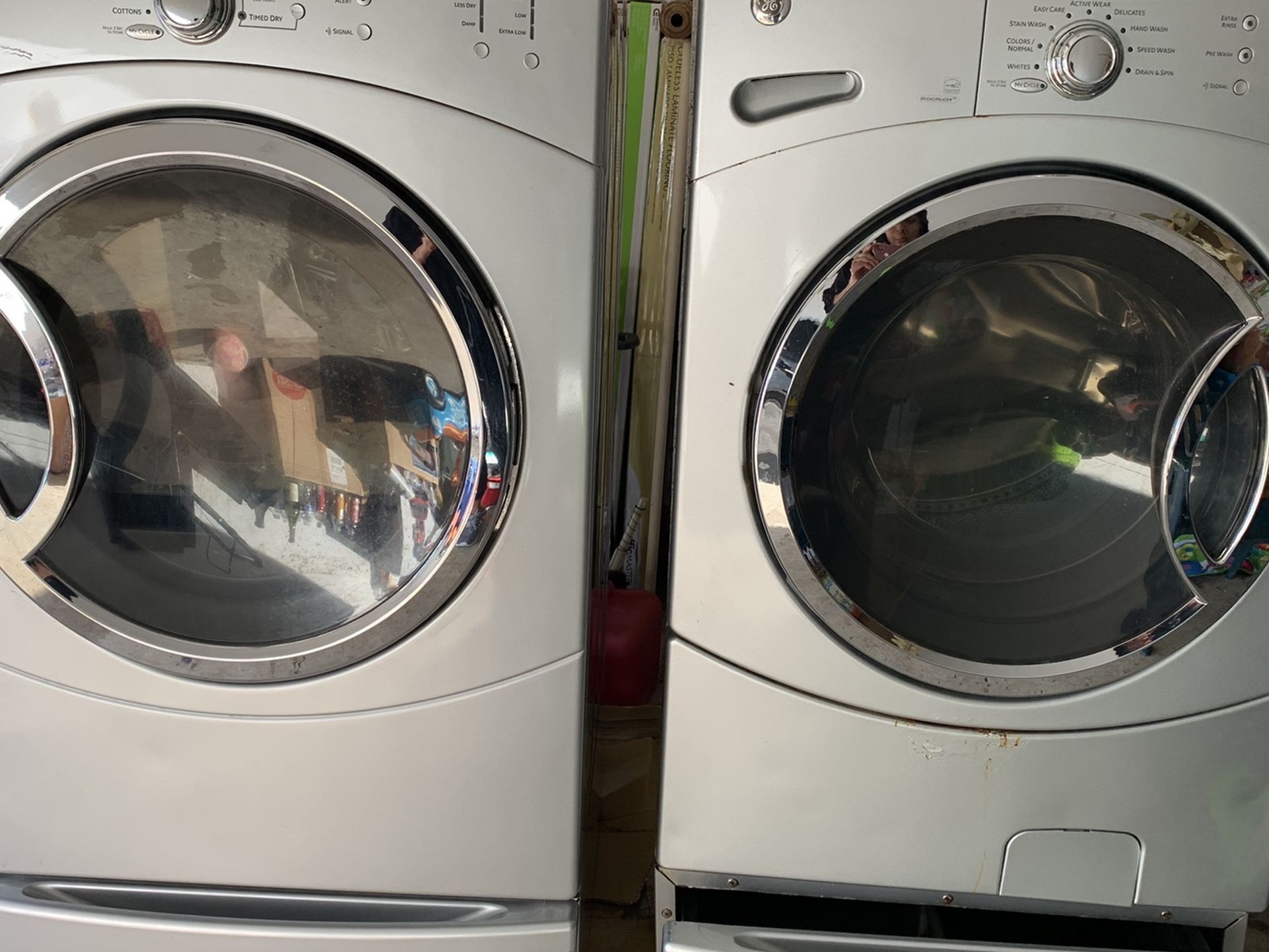 GE Washer and Dryer 28 X53 1/2. I’m asking $390 for them.