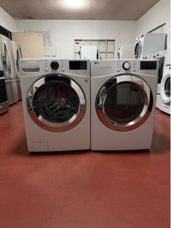 Set of washer machine LG and gas dryer. In perfect conditions and works perfectly. Washer machine capacity of 4.5 and dryer capacity 7.4. Deliver to y