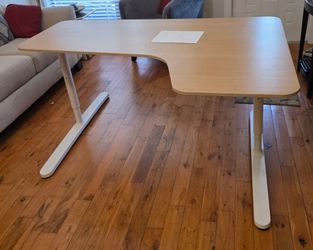 REDUCED Desk adjustable sitting or standing