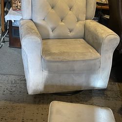 Swivel chair And foot Rests 