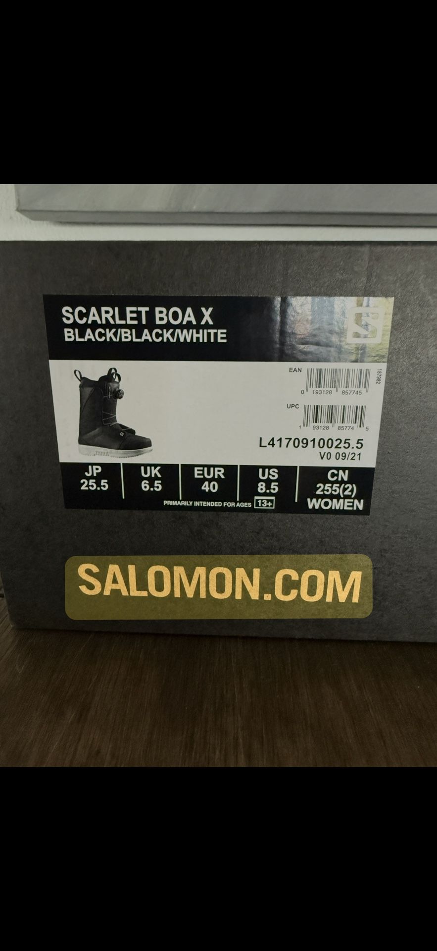 Snowboard boots