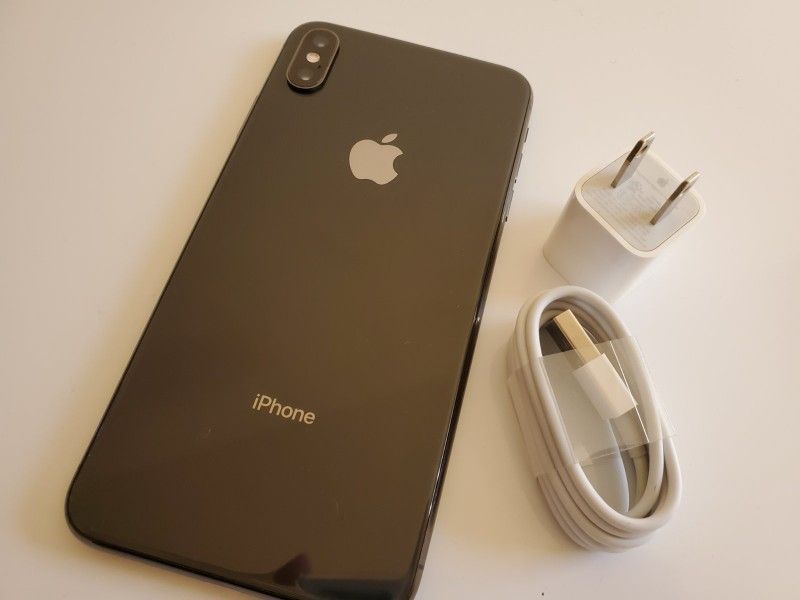 iPhone XS Max , Unlocked for All Company Carrier, Excellent Condition like New