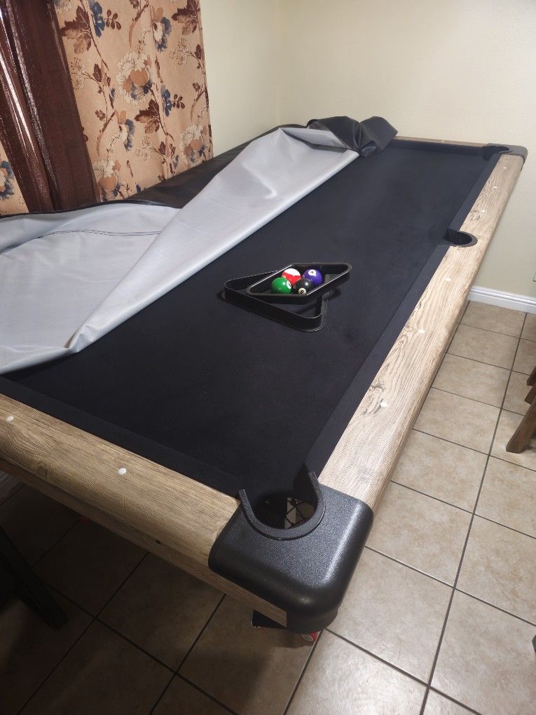 Like New 8 Ft Pool Table With Cover