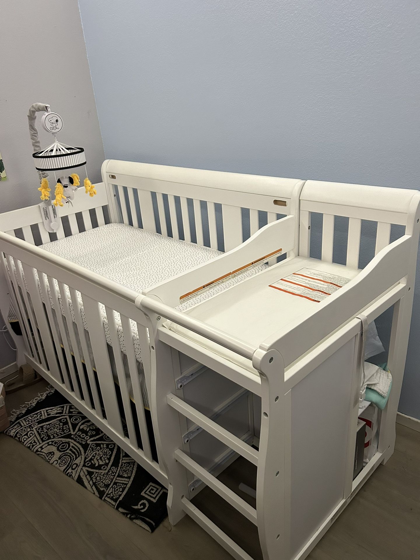Baby Crib With Changing Table And Storage Drawers