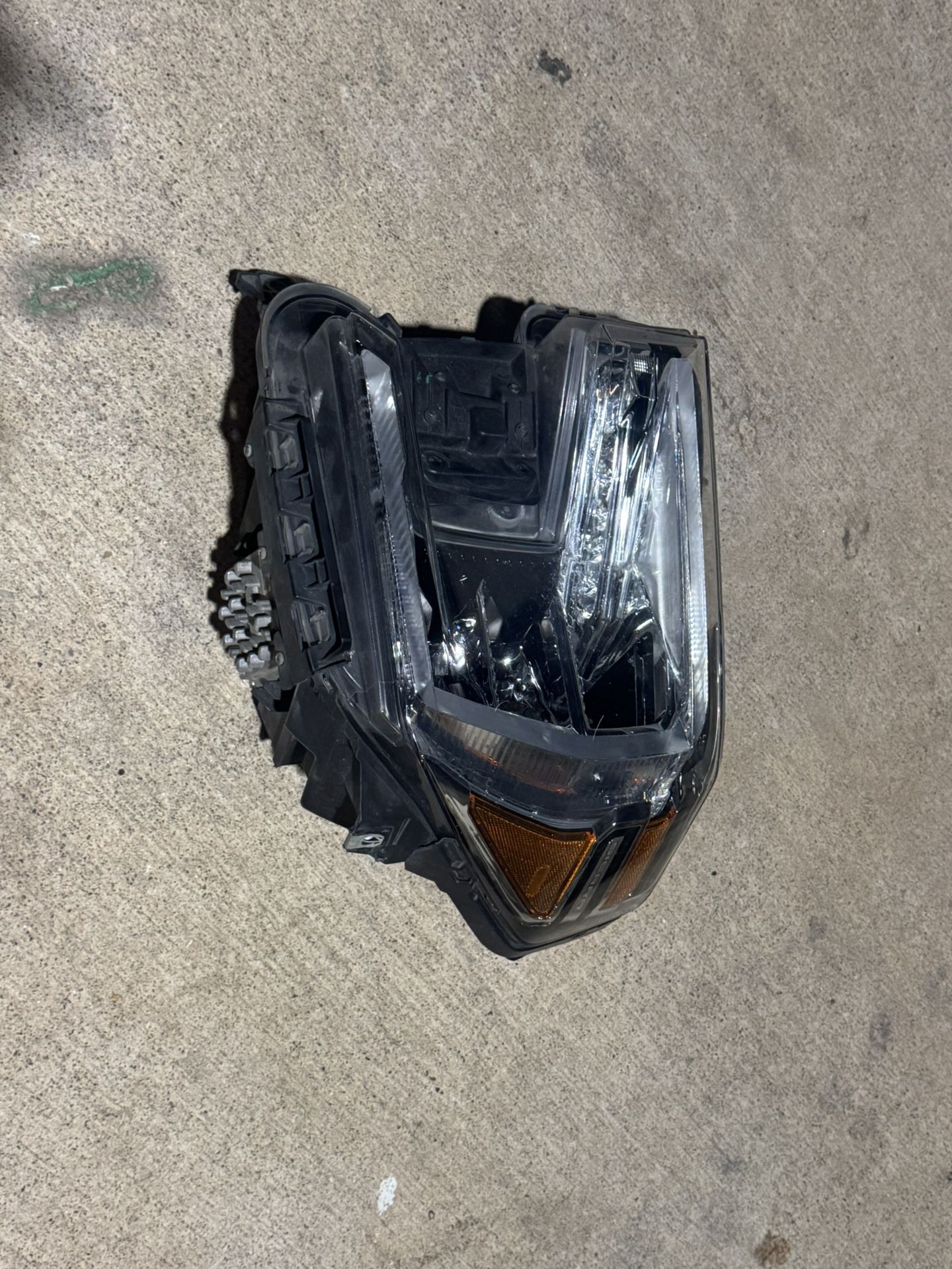 GMC Sierra 2019 Left Side Headlight Oem