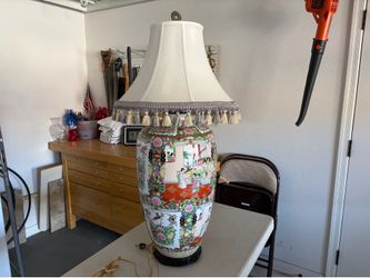 Vintage Chinese Famille Rose Porcelain Table Lamp
