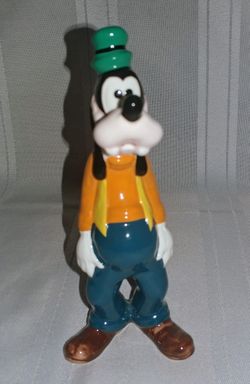 Disney Goofy figurine from Disneyland $10