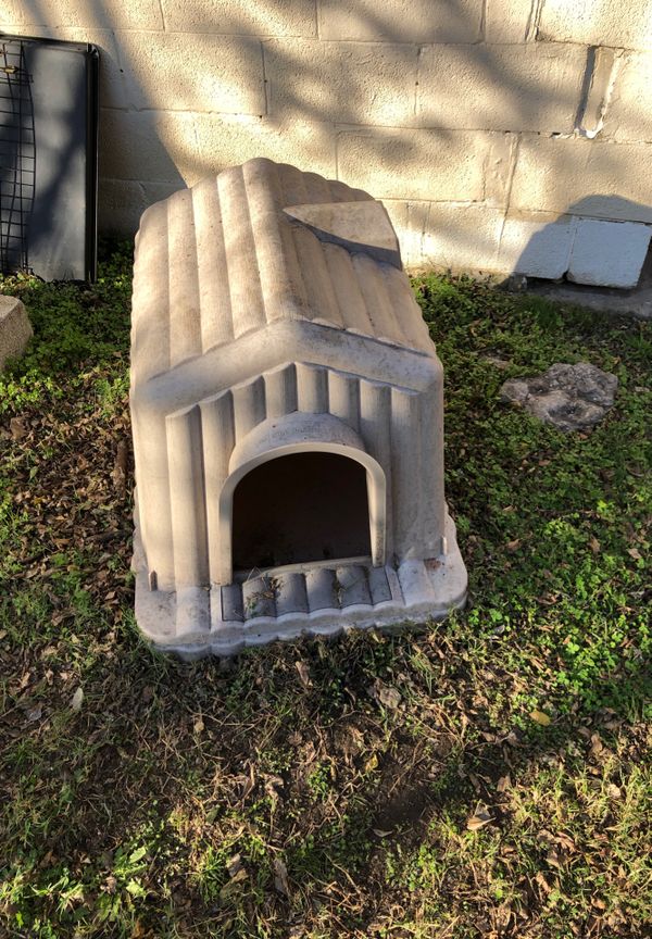 Large dog igloo! for Sale in Nashville, TN OfferUp