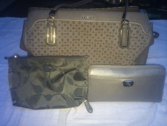 Coach set with wallet and a extra small bag