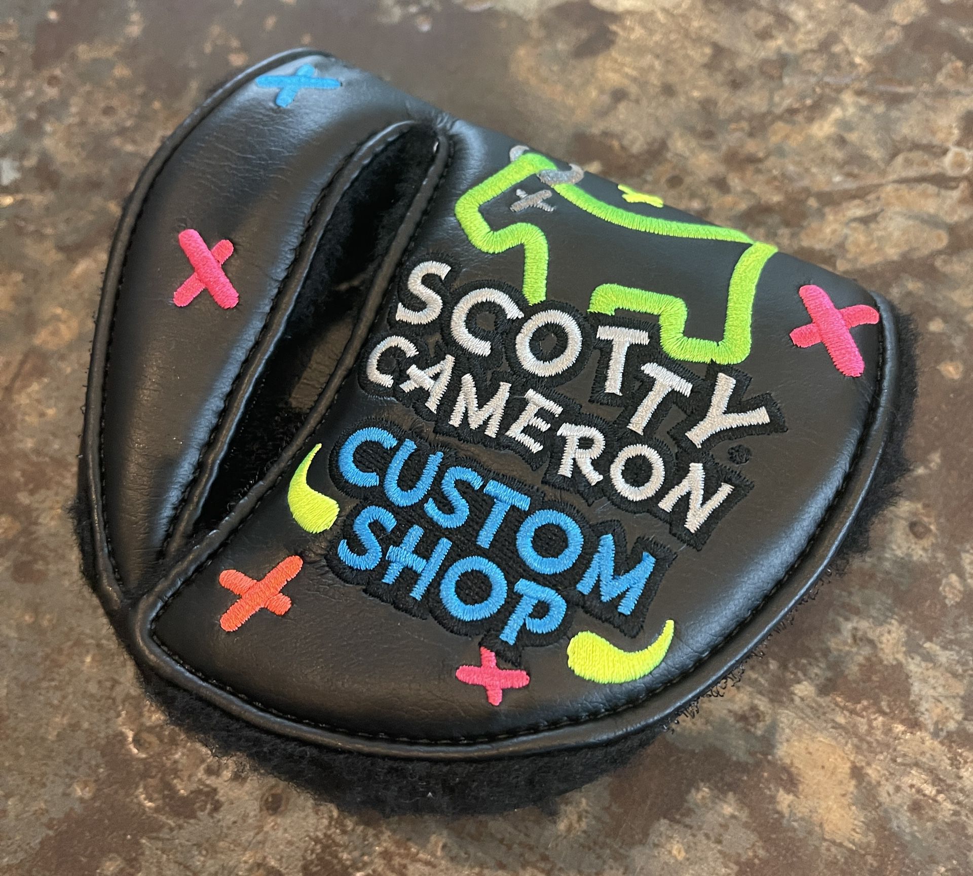 Scotty Cameron Custom Shop Junk Yard Dog Mid Round Head Cover  