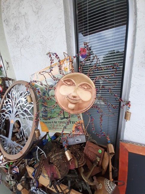 Cool Metal Embellished Sun Face Wind Chime Wall Art