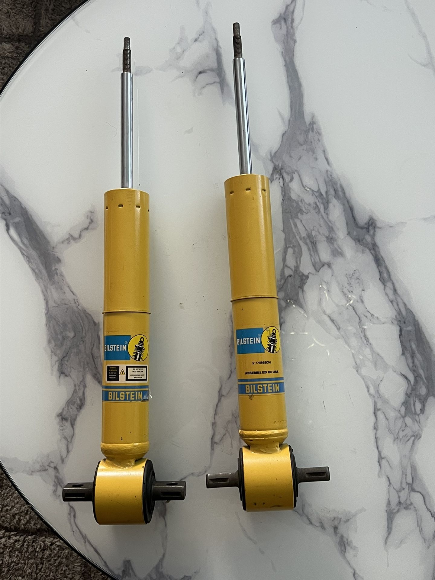 Set Of 2 Front , BILSTEIN Shock GMC / Chevrolet Truck