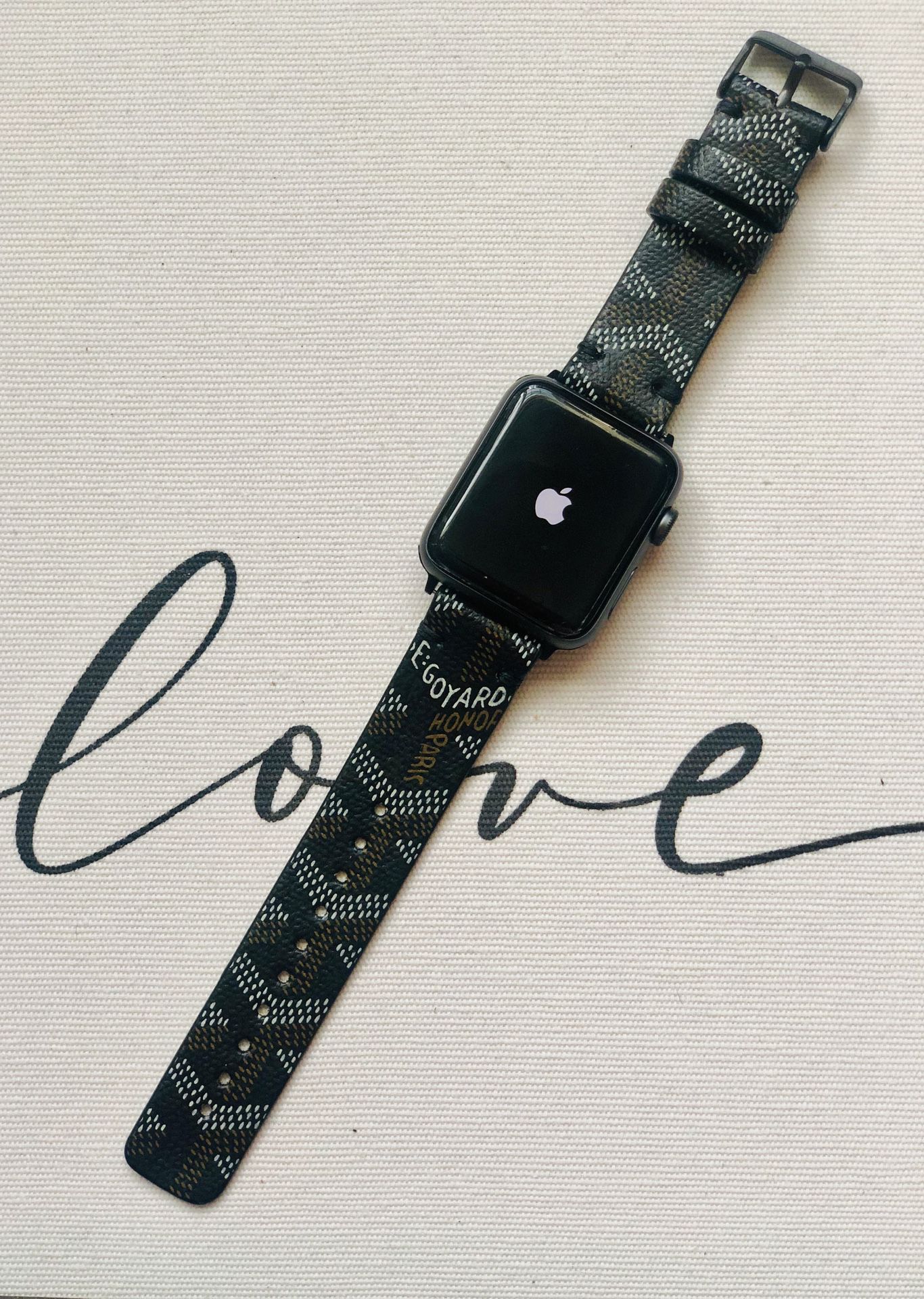Louis Vuitton Apple Watch Band 44mm 42mm 40mm 38mm for Sale in Los Angeles,  CA - OfferUp