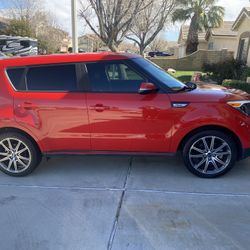 2017 Kia Soul. Low Mileage 