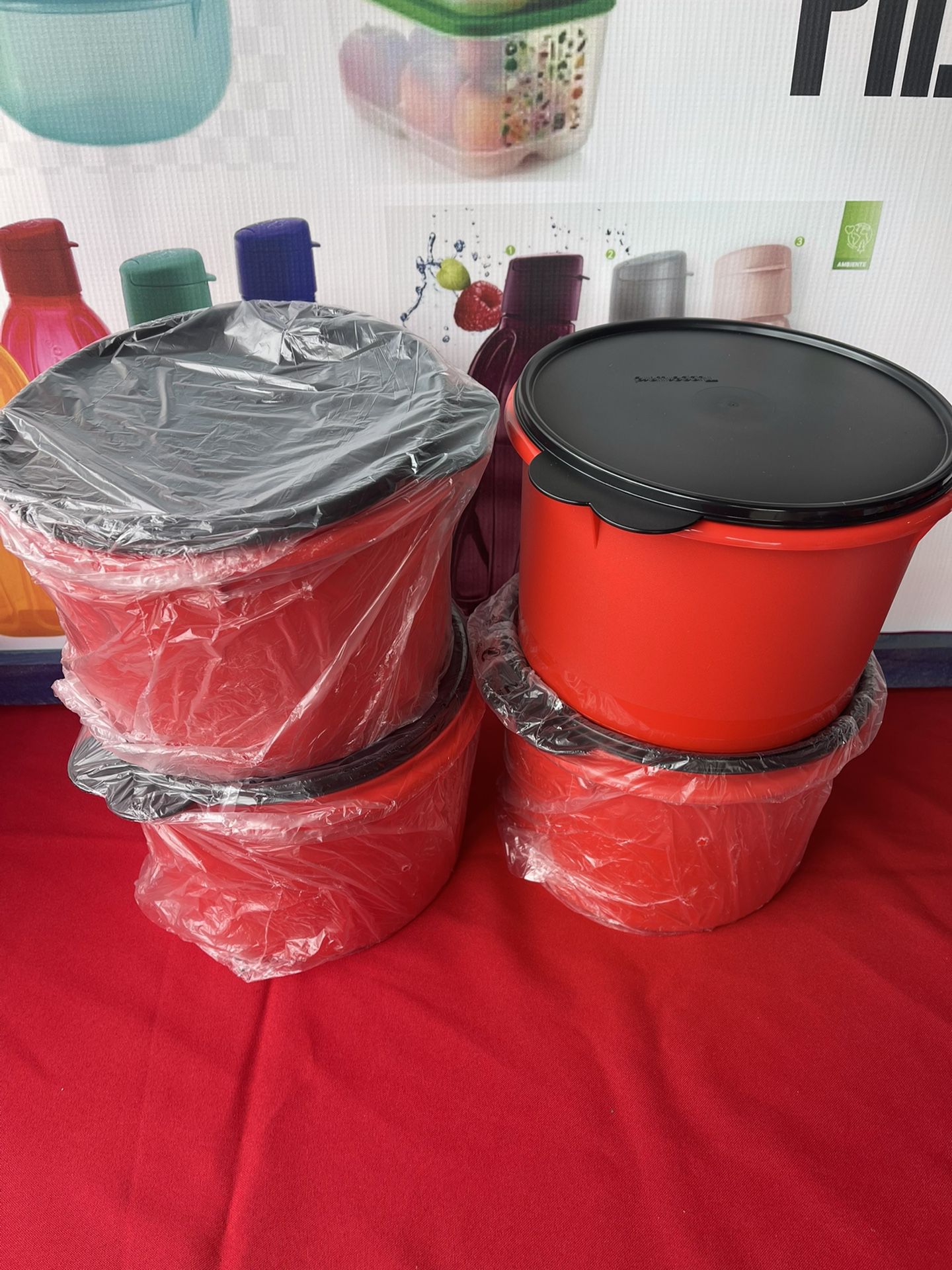 Insulated Tupperware Serving Dishes for Sale in North Canton, OH - OfferUp