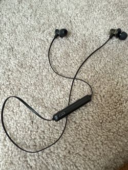 Wireless Bluetooth headset In Great Shape - Barely Used 