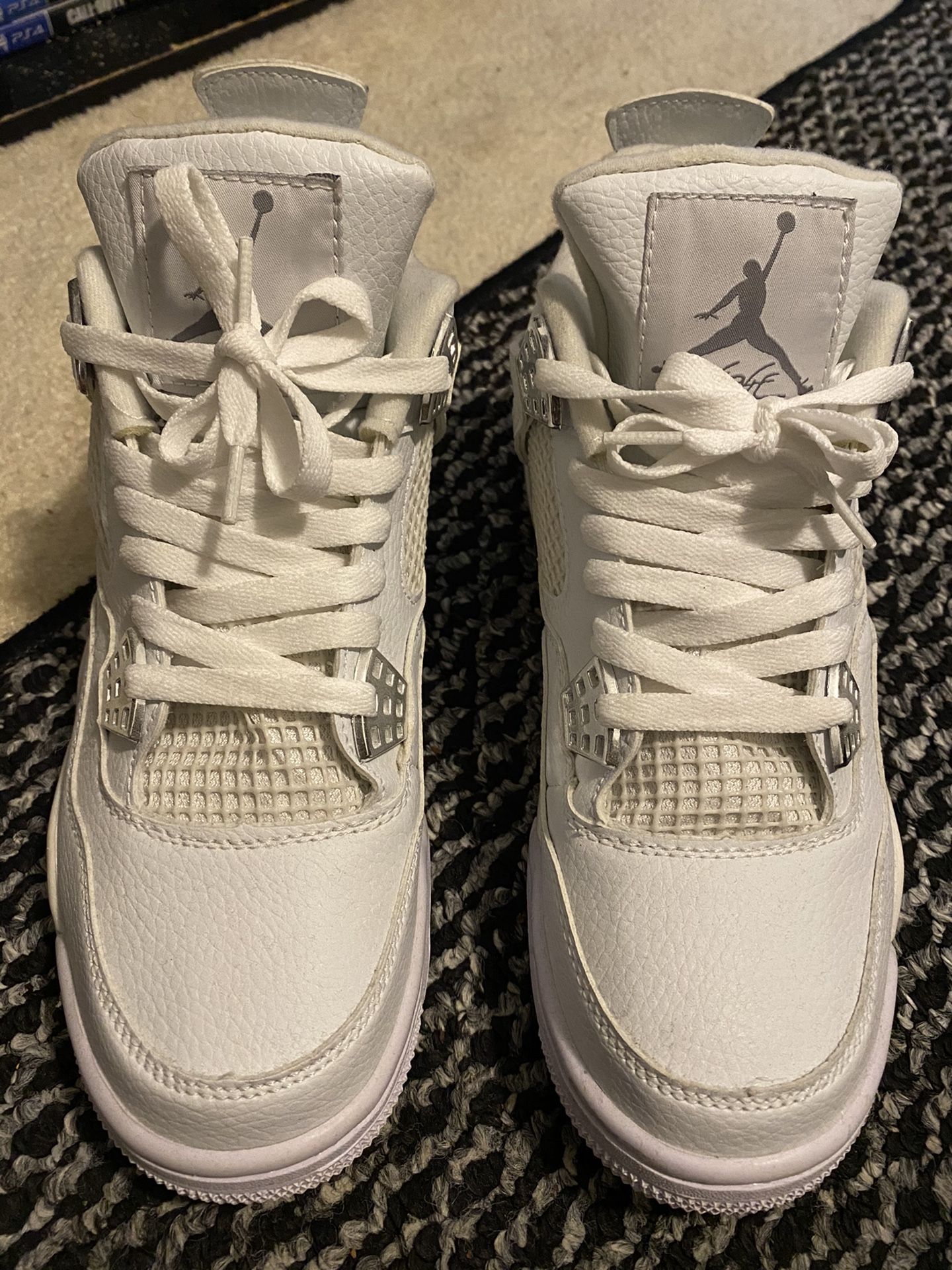 Jordan retro 4 (white) Size9-1/2 ( NO BOX! Pick up only!