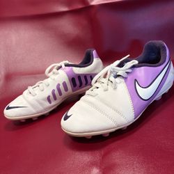 Nike Jr Tiempo Rio Soccer Cleats size 3Y