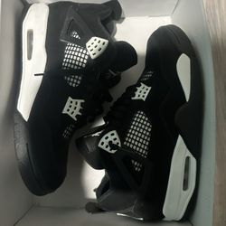 Jordan 4 Retro Black/white