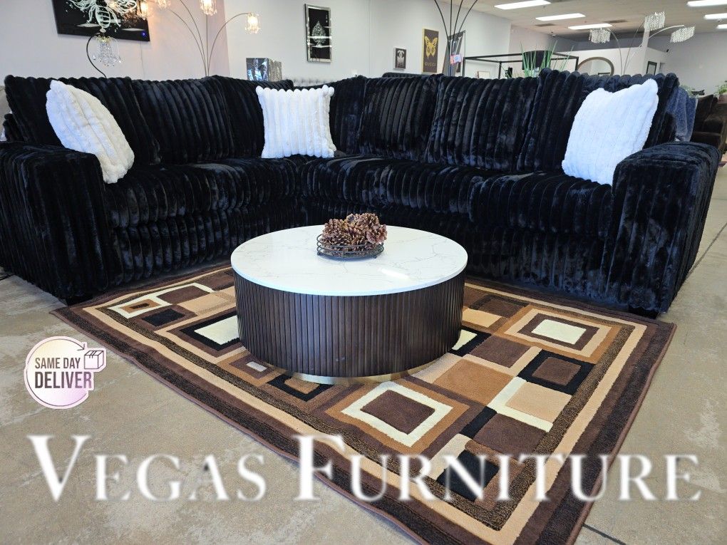 Sectional Black ✅️ Financing Available ✨️ Delivery Available