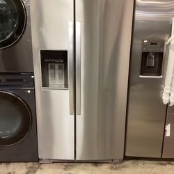 Whirlpool Refrigerator Counter Depth 36” Width/24” Depth/70” Height