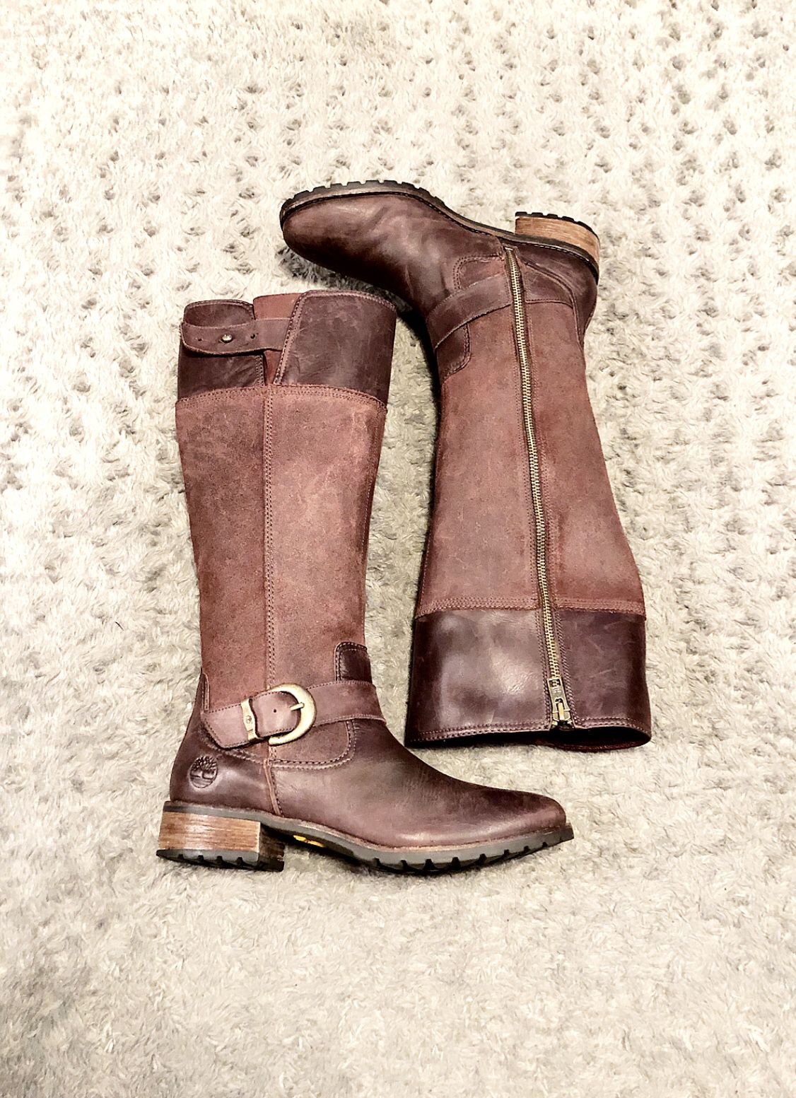 Timberland Bethel Buckle boots paid $225 size 8 Great condition! Color Burgundy/Red Leather. Adjustable buckle just under knee. 100% Leather, Rubber