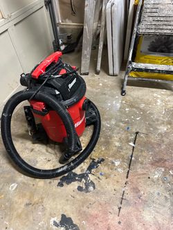 BAUER 6 Gallon 4 Peak Horsepower Wet/Dry Vacuum for