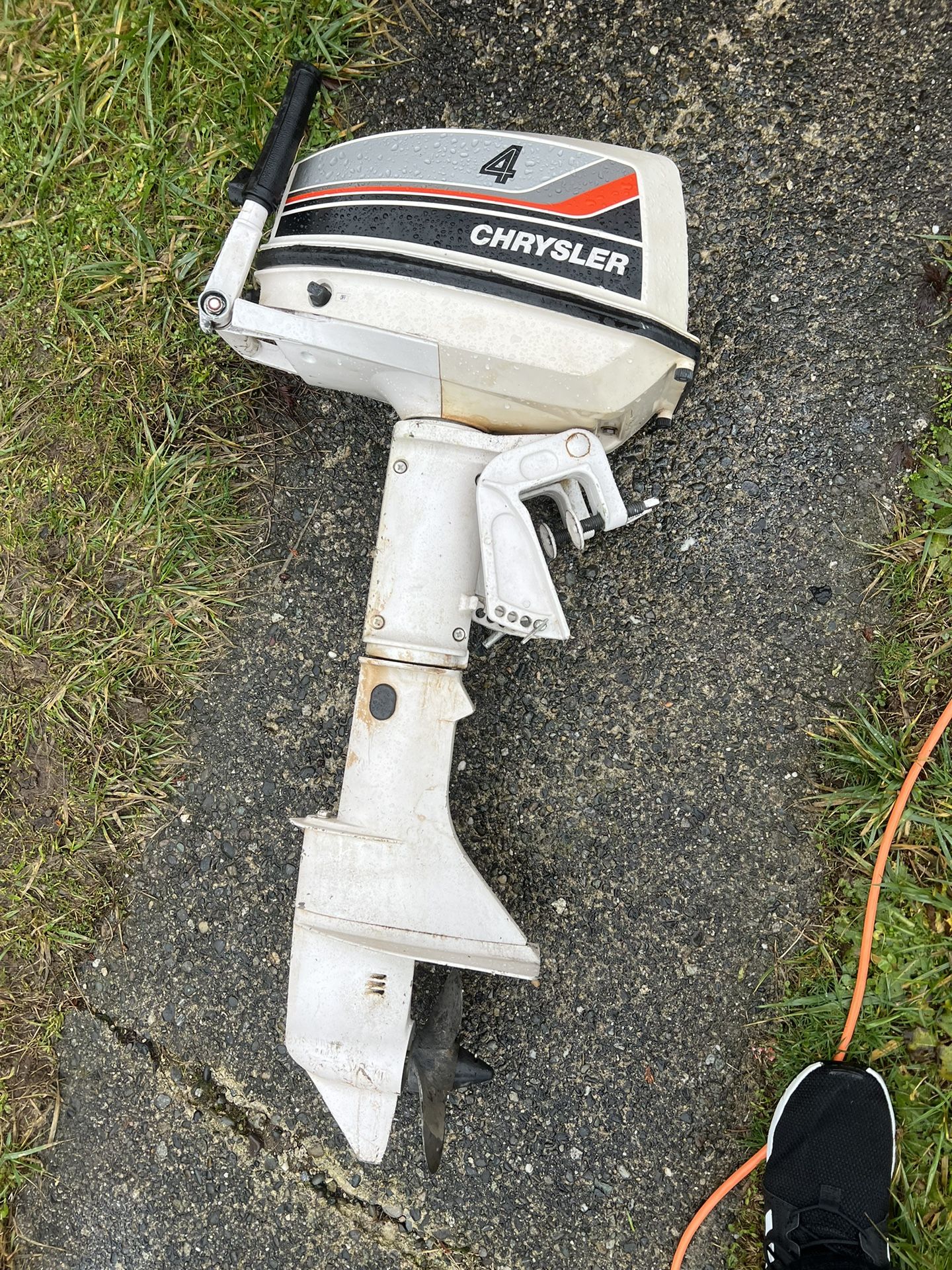 White chrysler 4 hp outboard motor it is two stroke runs great live