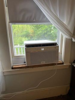 U-Shape air conditioner near new.